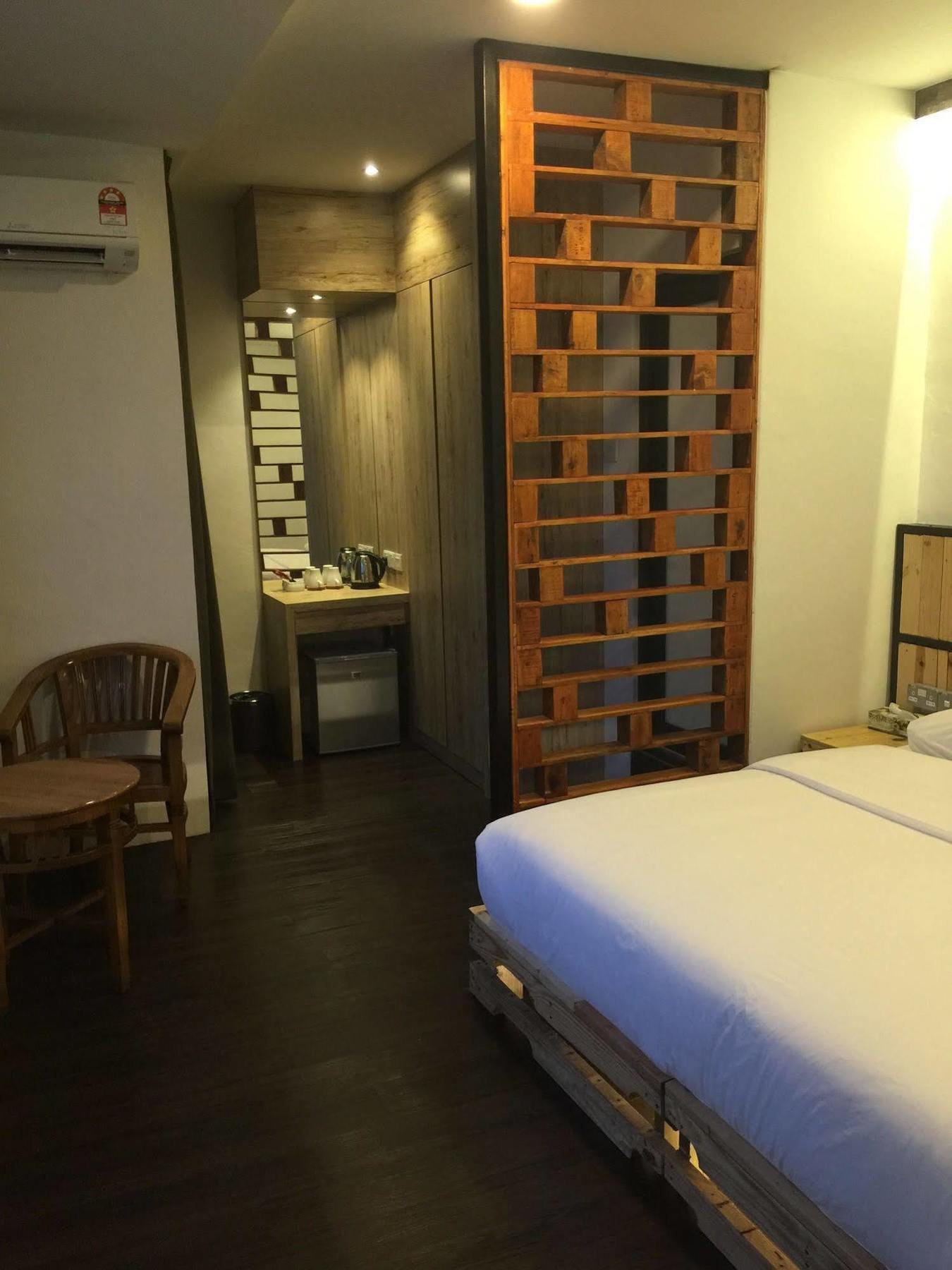 פונטיאן קסיל The Oikos Hotel מראה חיצוני תמונה