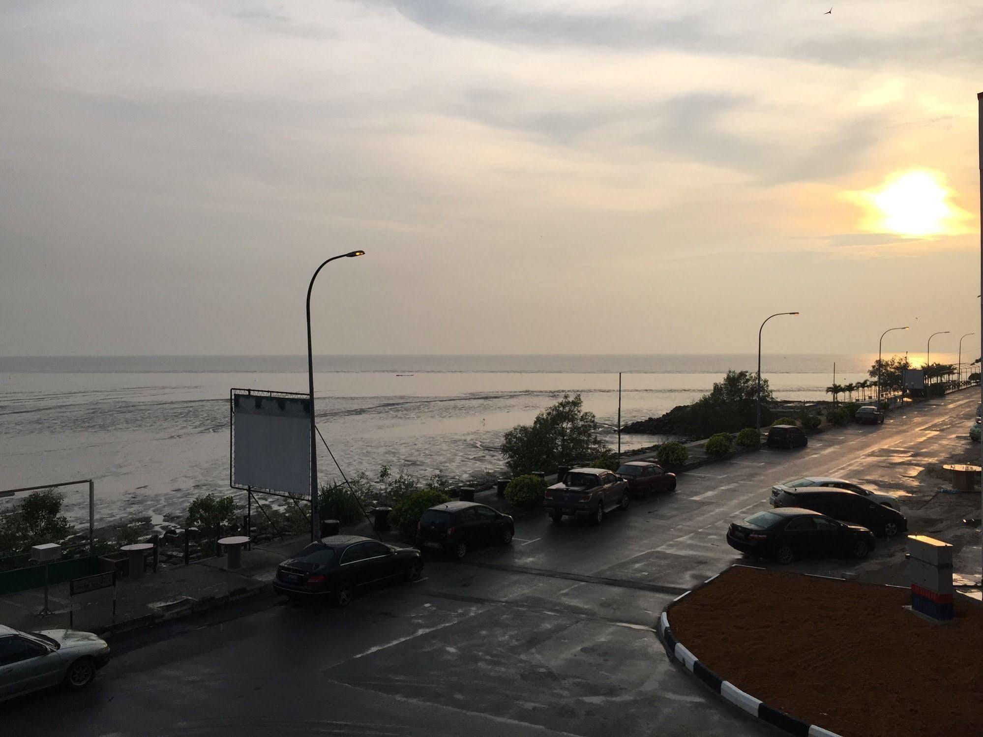פונטיאן קסיל The Oikos Hotel מראה חיצוני תמונה